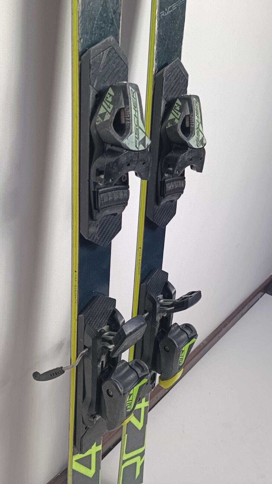 Fischer RC4 GS FIS 145 cm Ski + Fischer 7 Bindungen Wintersport Abfahrtsspaß