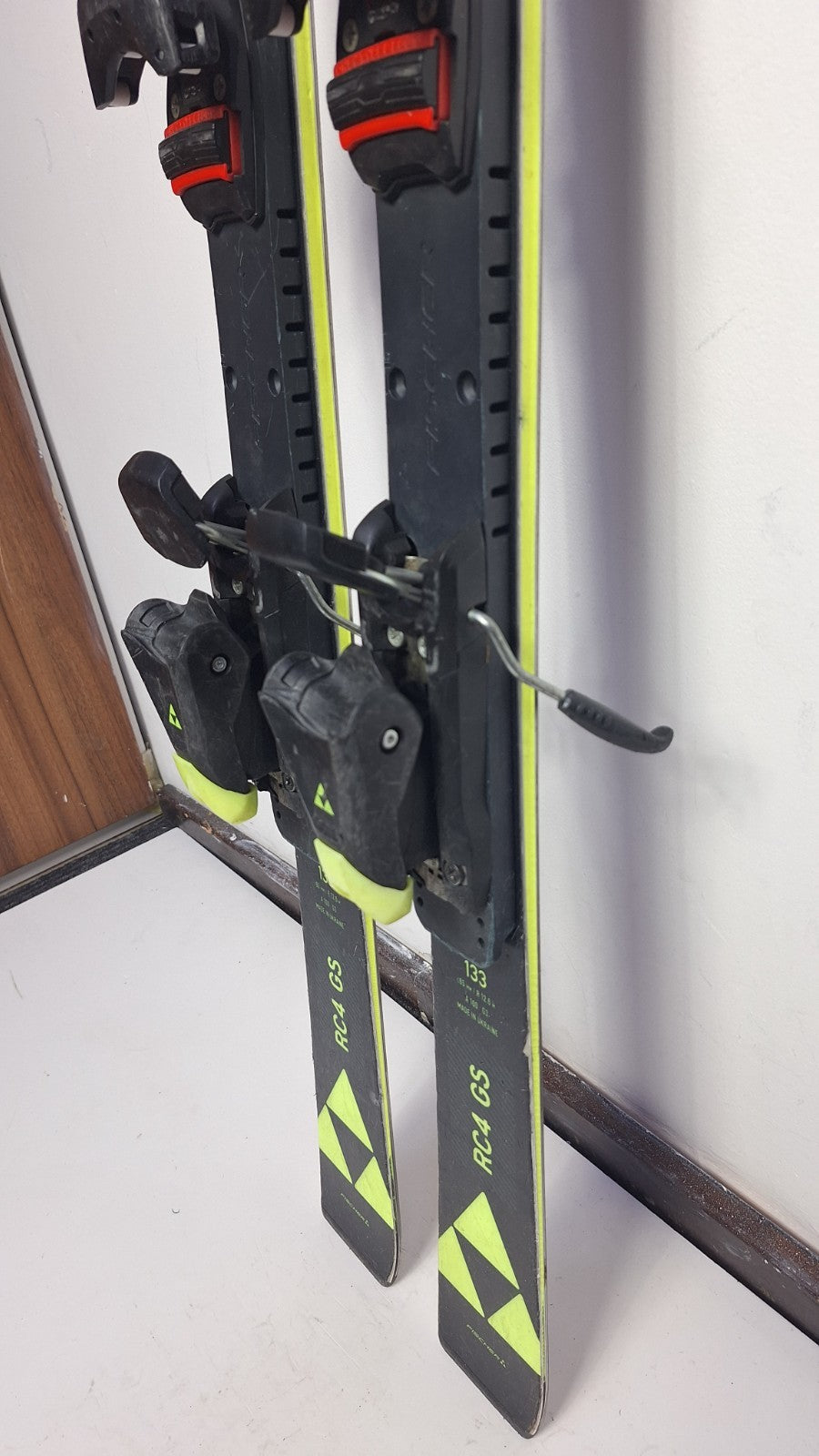 Fischer RC4 GS 133 cm Ski + Fischer 7.5 Bindungen Wintersport Schneespaß