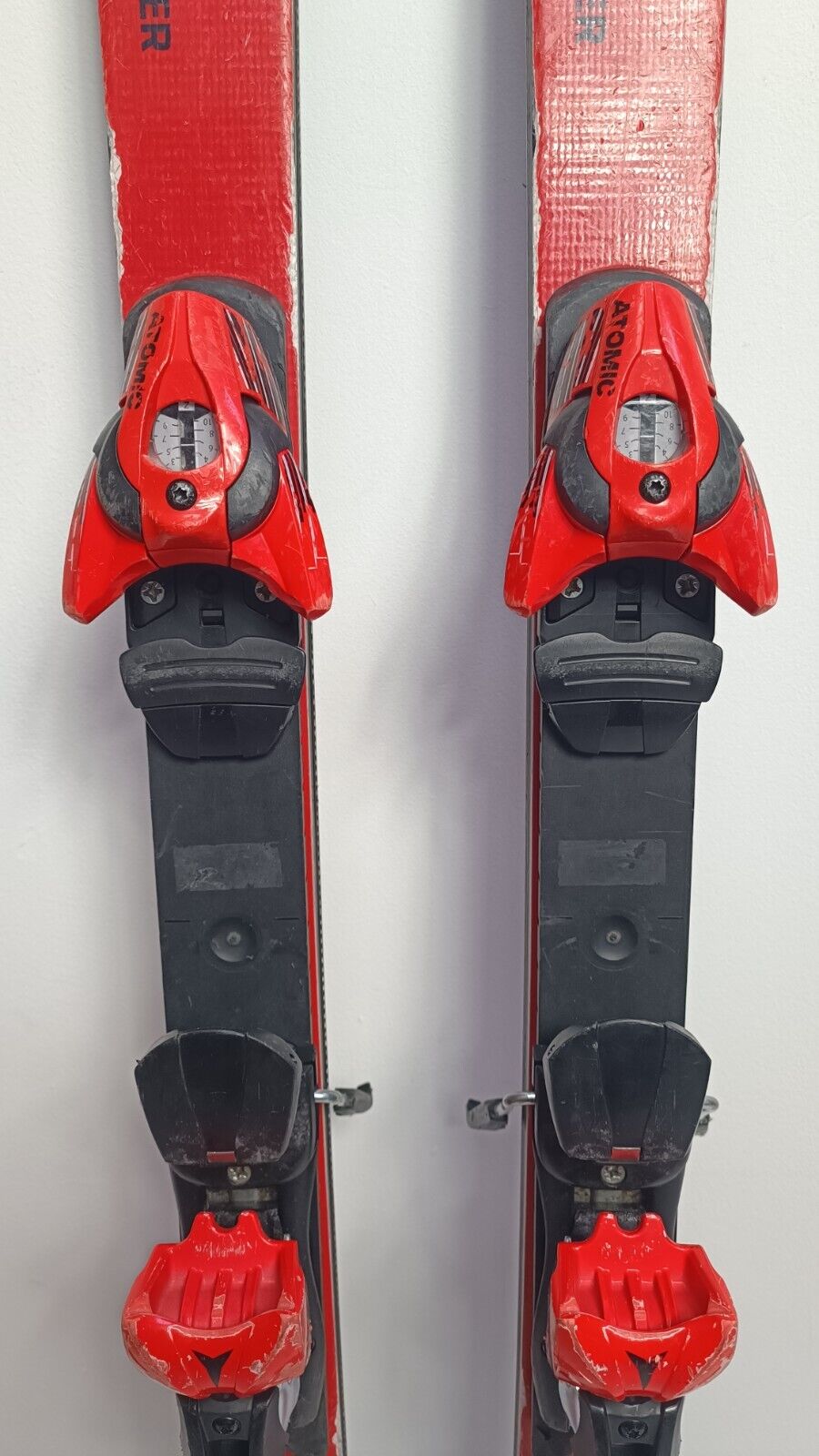 Ski Atomic Redster G9 145cm + fixations Atomic 10 Sport et plaisir hivernaux