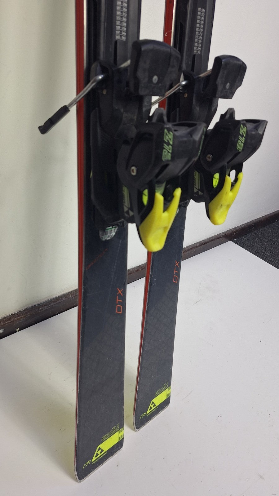 Sci Fischer RC4 The Curv DTX 171 cm + Attacchi Fischer Z12 Sport invernali Neve