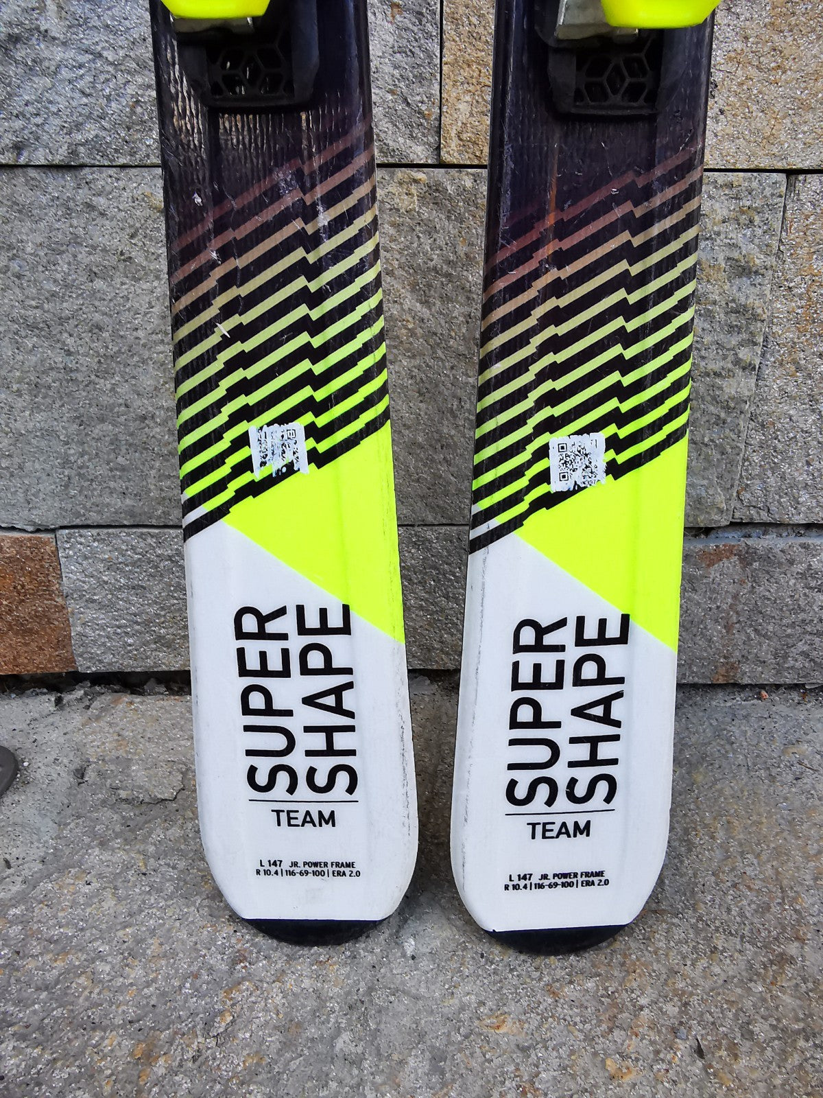 HEAD Supershape SLR Pro 147cm  Ski + HEAD 7.5 Bindings  Winter Sport