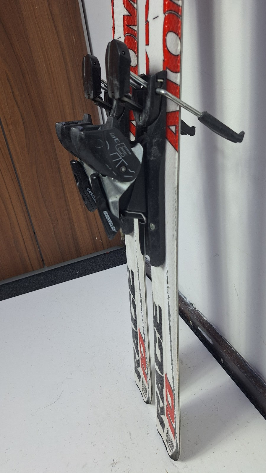 Atomic Race 10 150cm Skis + Atomic 10 Bindings Winter Fun Snow