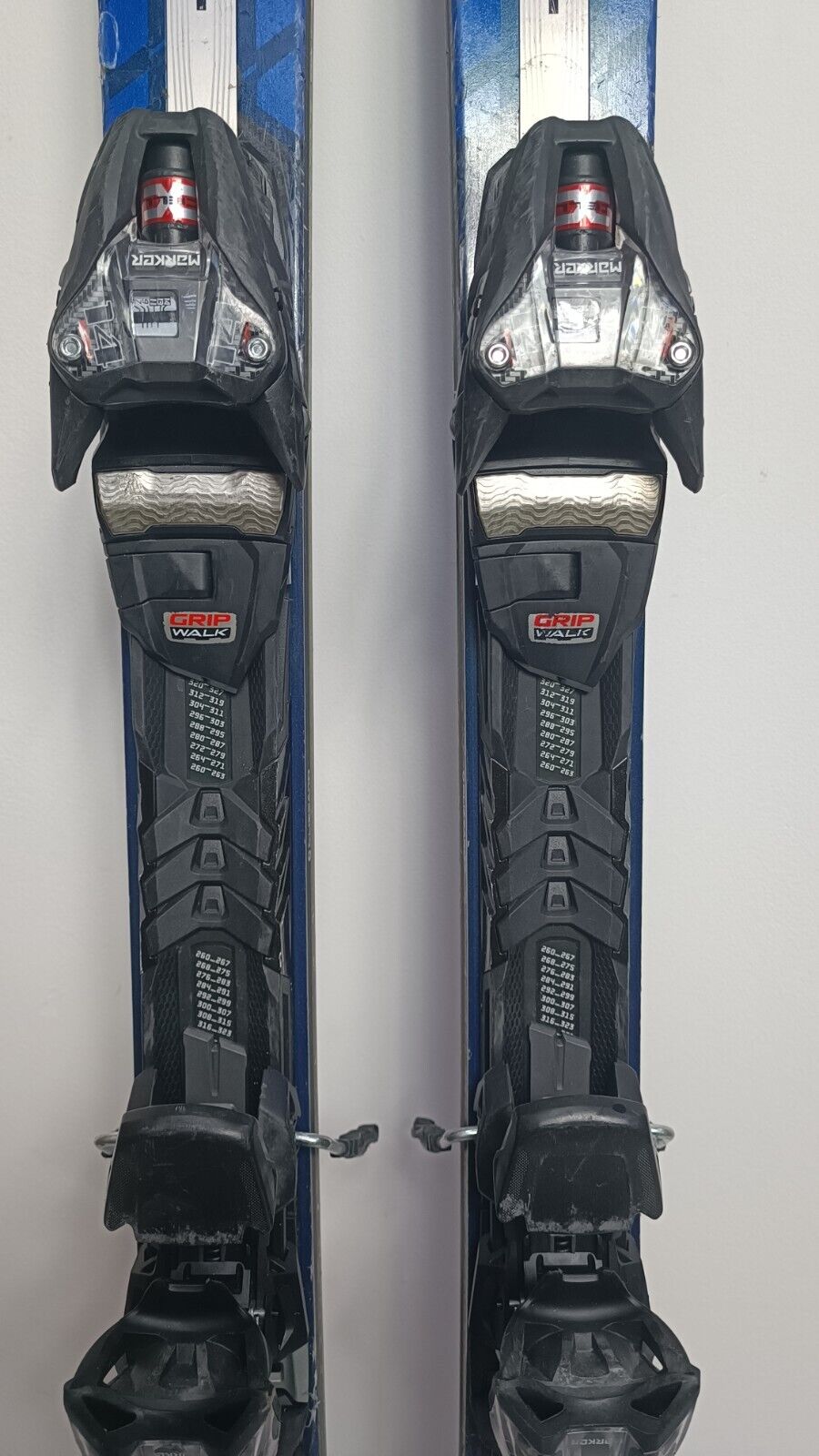 Sci Blizzard Quattro RS 166 cm + attacchi Marker 12 per il divertimento degli sport invernali
