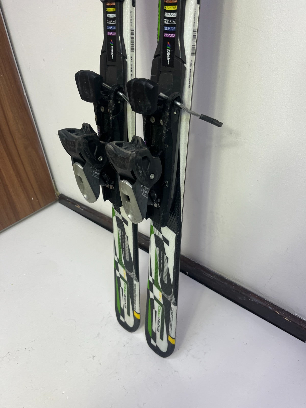 Sci Elan Exar Pro 140 cm + attacchi Elan ESP 7.5 Sport Neve Inverno Divertimento Avventura
