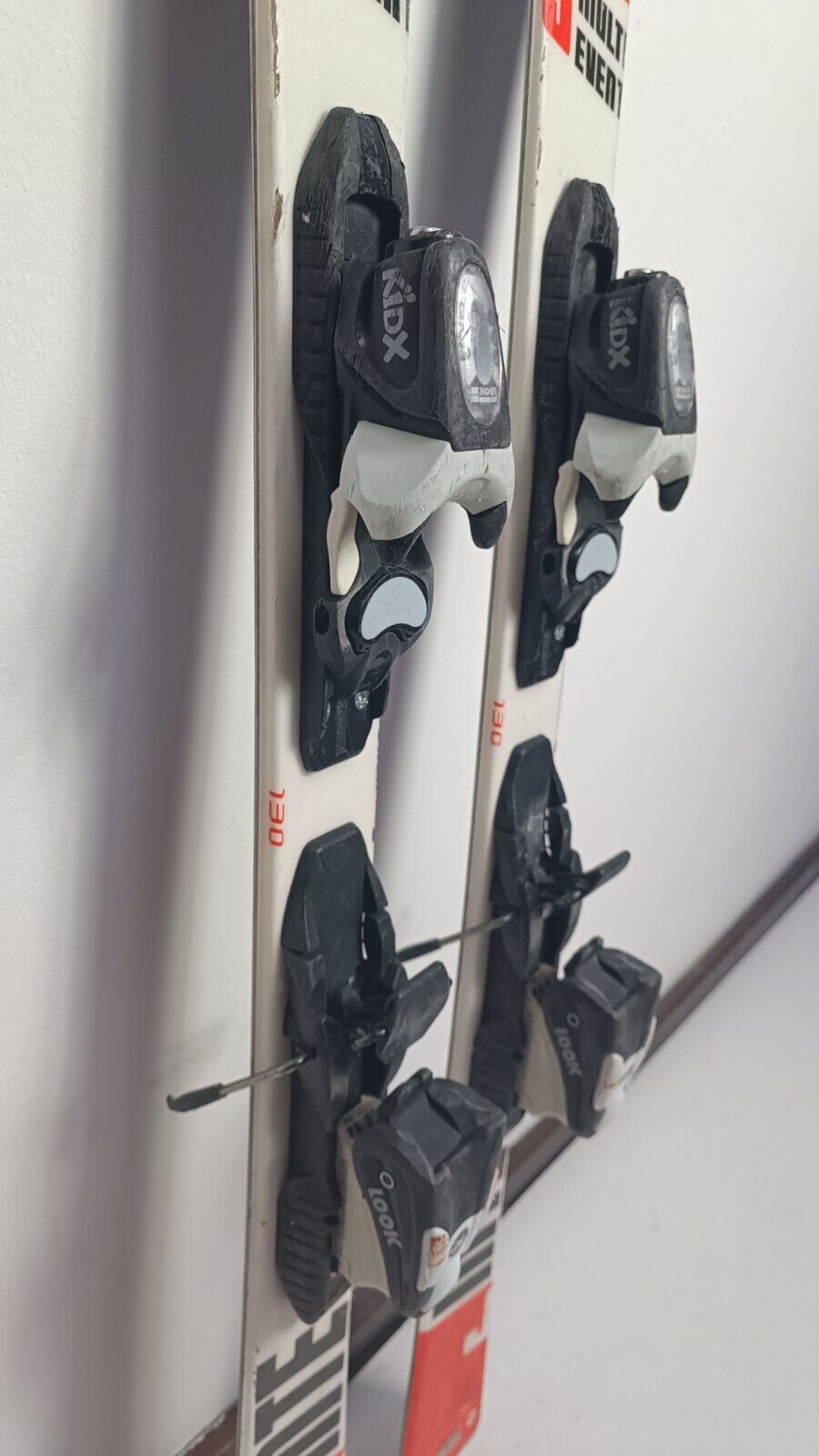 Ski Rossignol Hero JR 130cm + fixations Look 4.5 Aventure hivernale Hiver