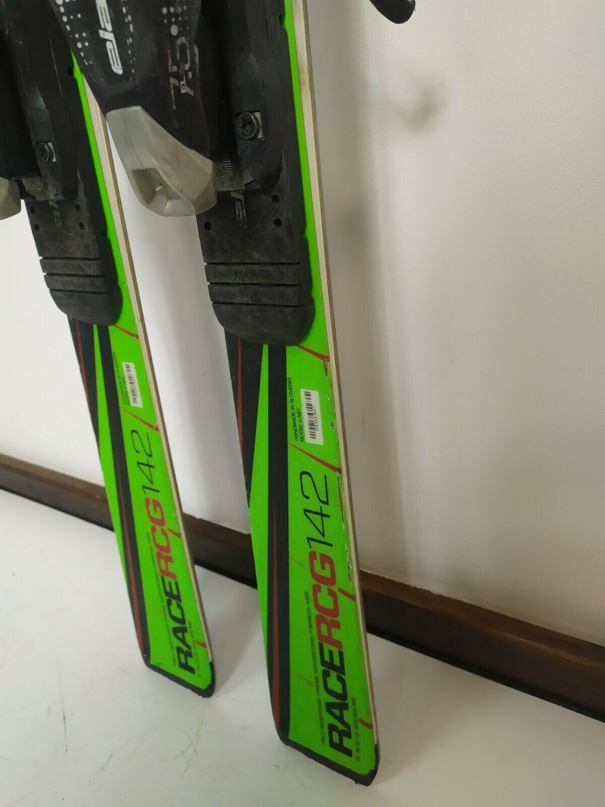 Elan Race RCG 142 cm Ski + Elan 7.5 Bindungen Winterspaß im Schnee Outdoor