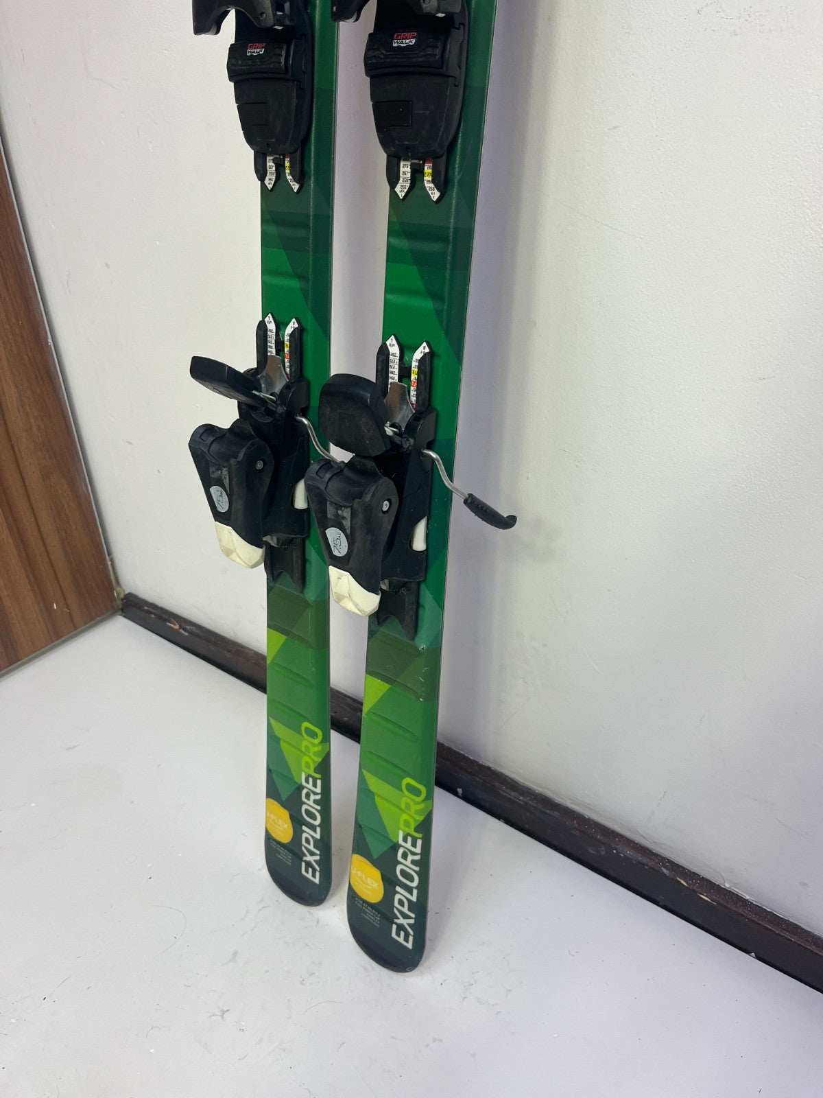 Skis Elan Explore Pro QS 140 + fixations Elan EL 7.5 Sport Neige Hiver