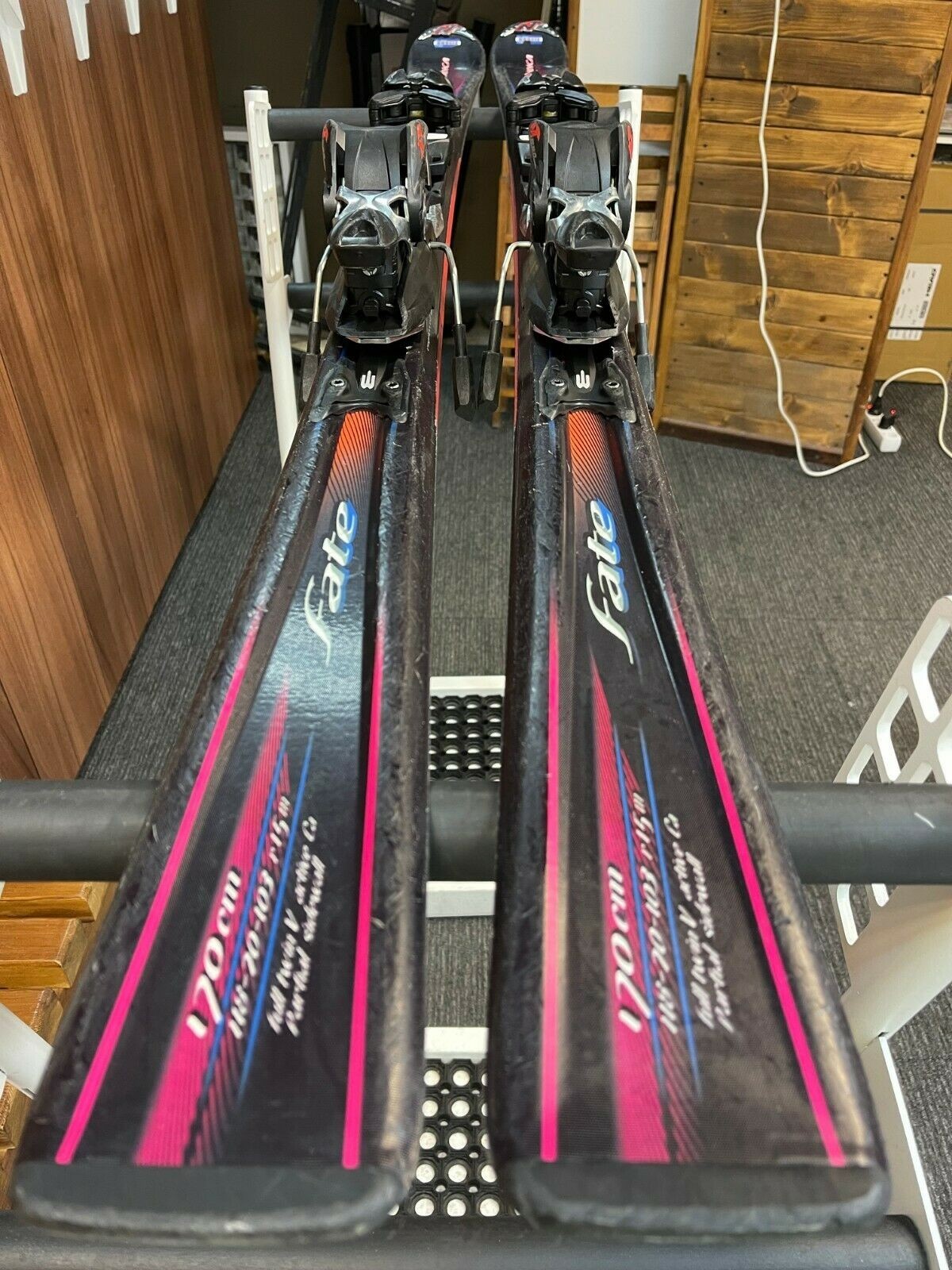 Ski Nordica Fate 170 cm + fixations Nordica PRO 2S Sport d’hiver et aventure en plein air