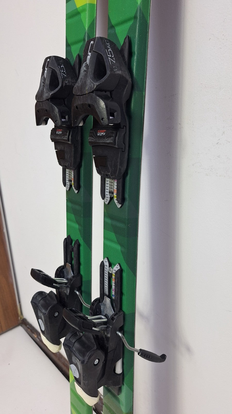 Ski Elan Explore Pro QS 150 + fixations Elan 7.5, plaisir des sports d'hiver sur neige