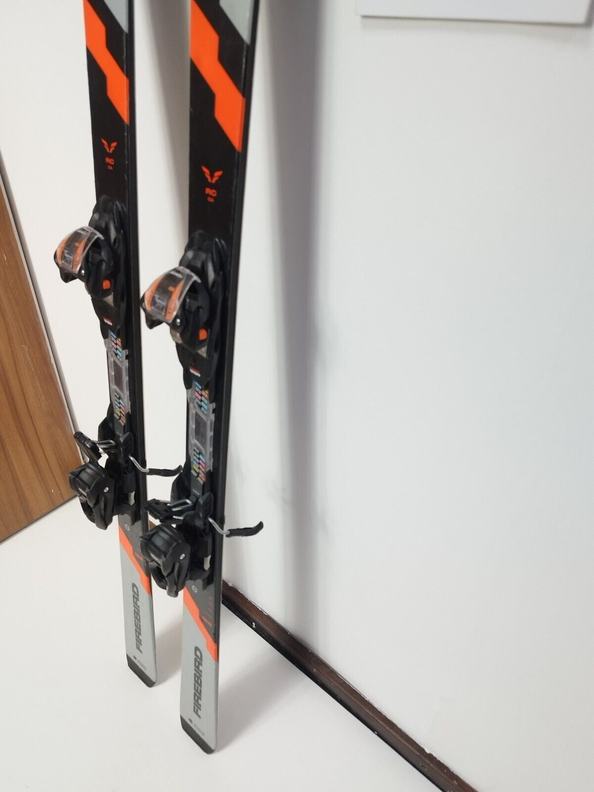 Skis Blizzard Firebird RC CA 166 cm + fixations Marker 10 pour sports d'hiver et plaisirs de la neige
