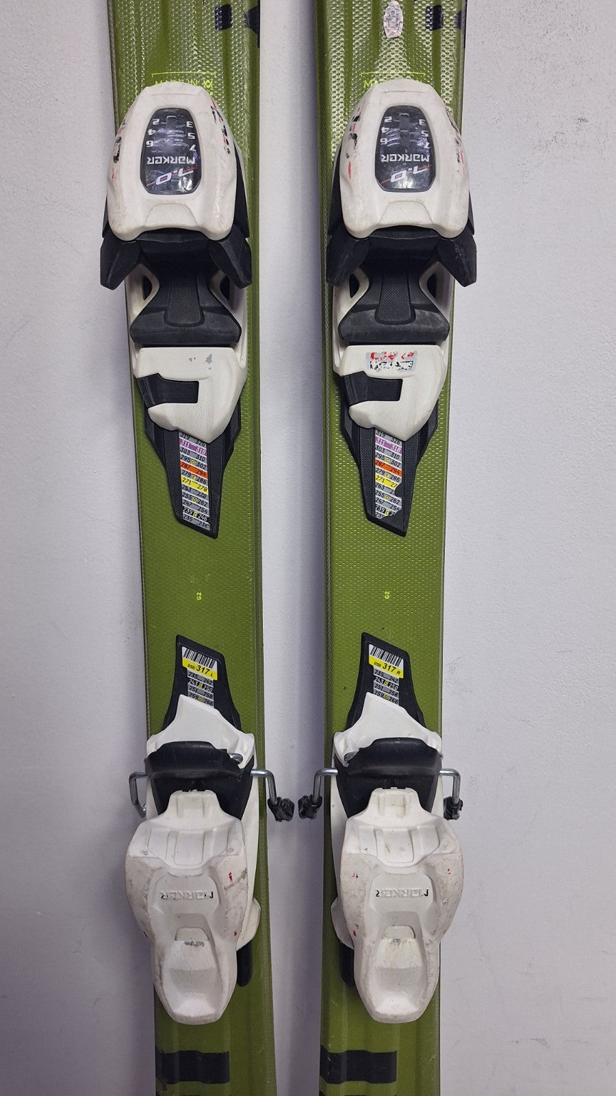 Ski Völkl Racetiger 11 SL 130 cm + fixations Marker 7 - sport d'hiver neige et loisirs