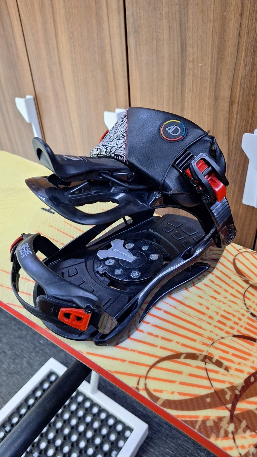 Snowboard HEAD Rocka 4D 159 cm + Attacchi HEAD M Sport Invernali Divertimento