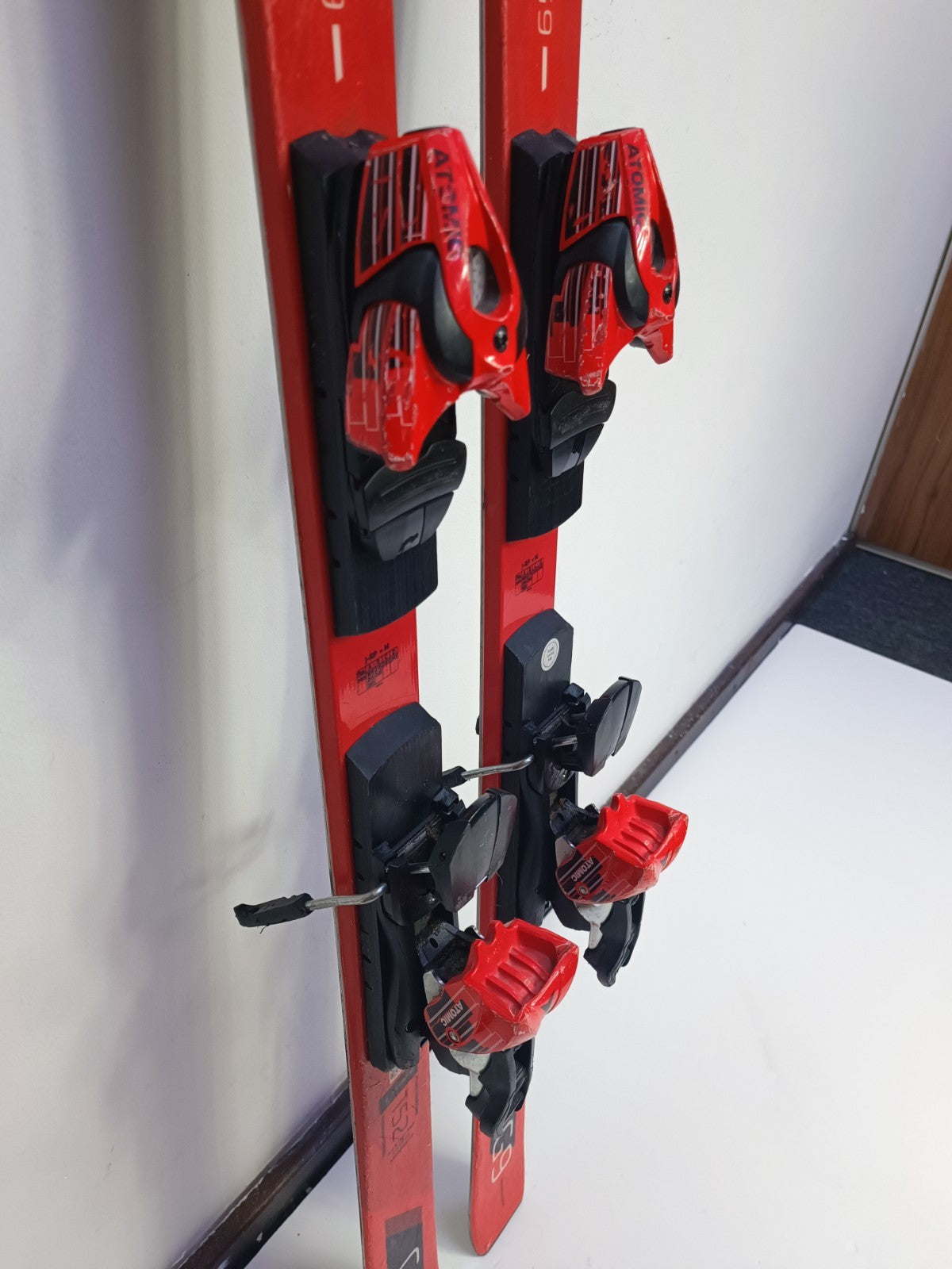 Atomic Redster G9 152 cm Ski + Atomic 10 Bindings  Winter Sport Fun