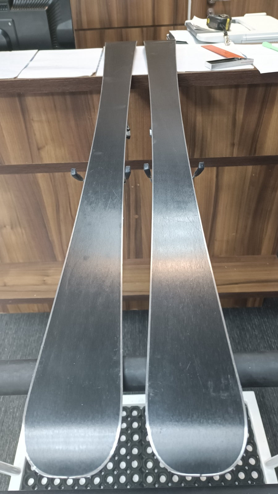 Scoop Cross Nishizama SR 10 130 cm Ski + Tyrolia SL 4.5 Bindungen Winterspaß Schnee