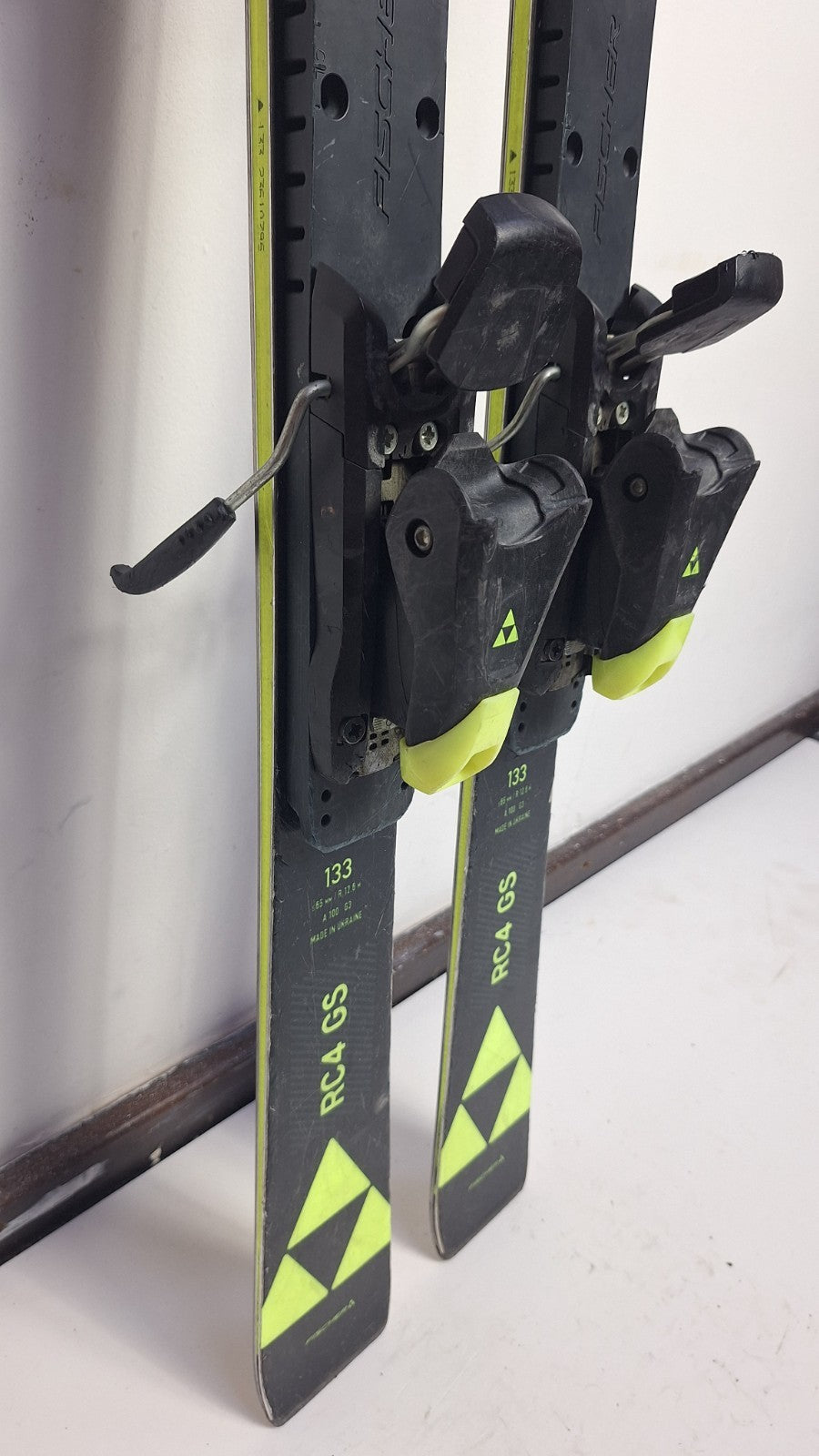 Fischer RC4 GS 133 cm Ski + Fischer 7.5 Bindungen Wintersport Schneespaß