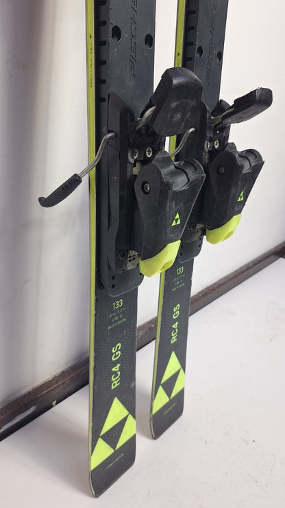 Fischer RC4 GS 133 cm Ski + Fischer 7.5 Bindungen Wintersport Schneespaß