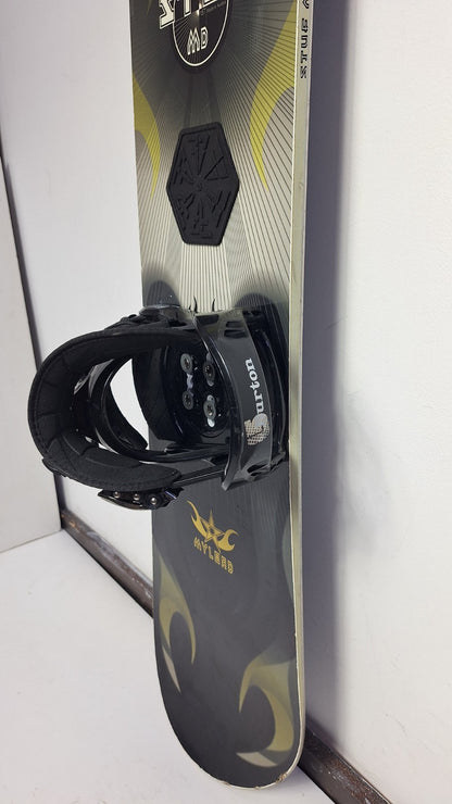 Stuf Mylend 157 cm Snowboard + Burton L Bindings Winter Sport Snow Fun