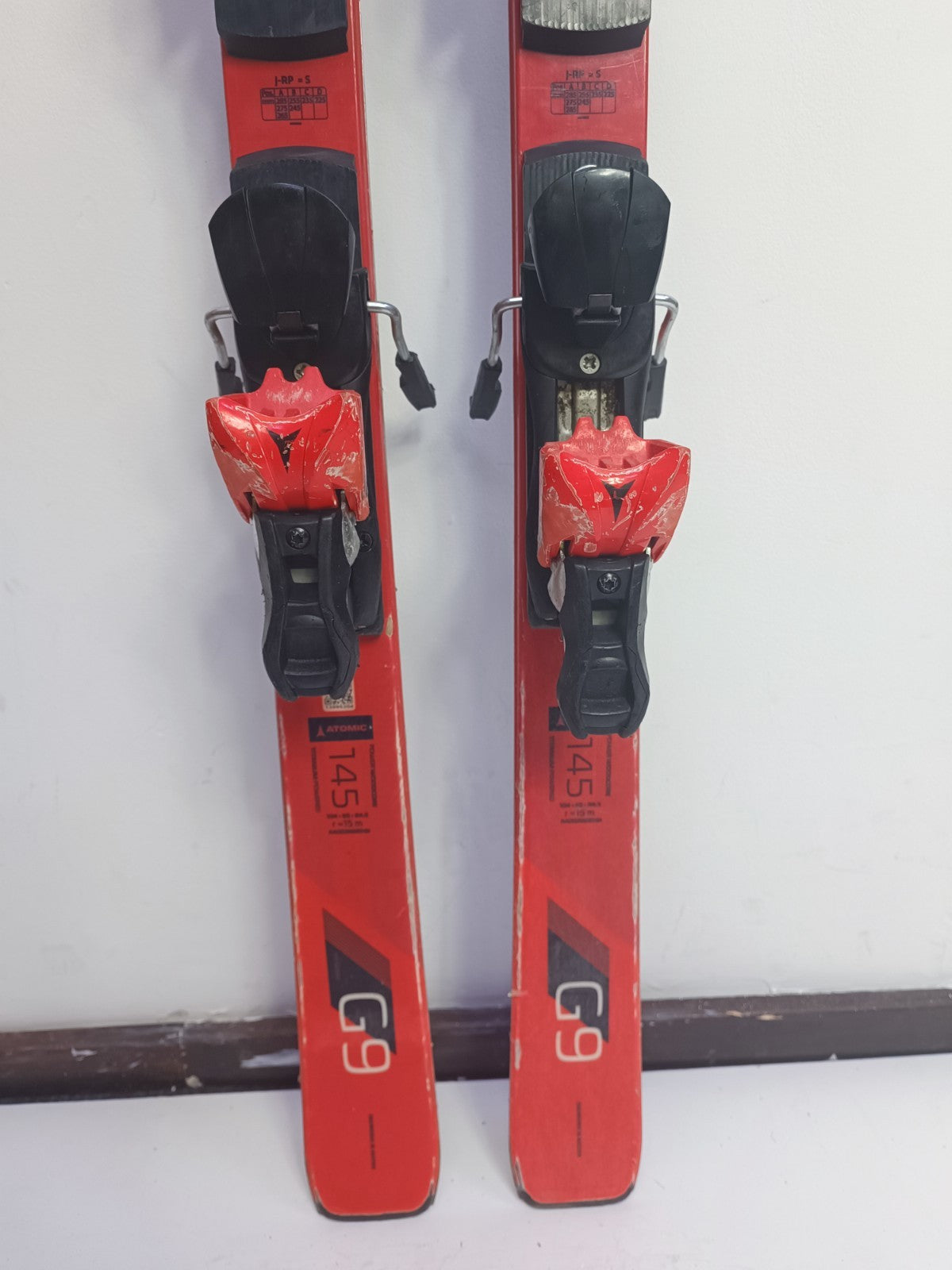 Atomic Redster G9 154 cm Ski + Atomic 10 Bindings  Winter Sport Fun