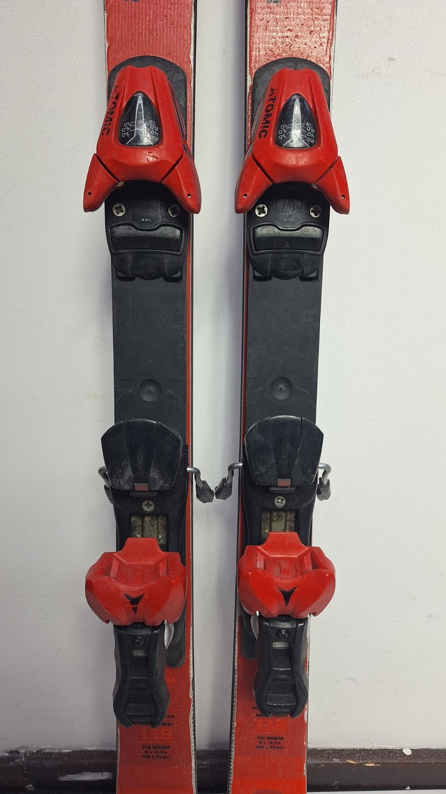 Atomic Redster G9 138 cm Skis + Atomic 7.5 Bindings Winter Fun Snow