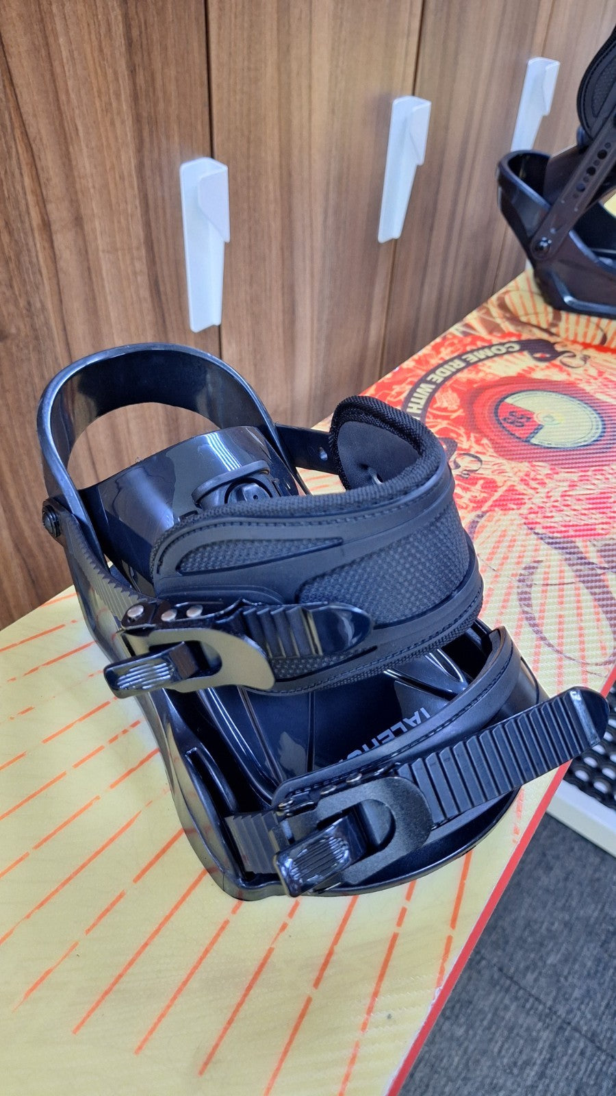 HEAD Rocka 4D 159 cm Snowboard + Brand New Talerun M Bindings Winter Sport Fun