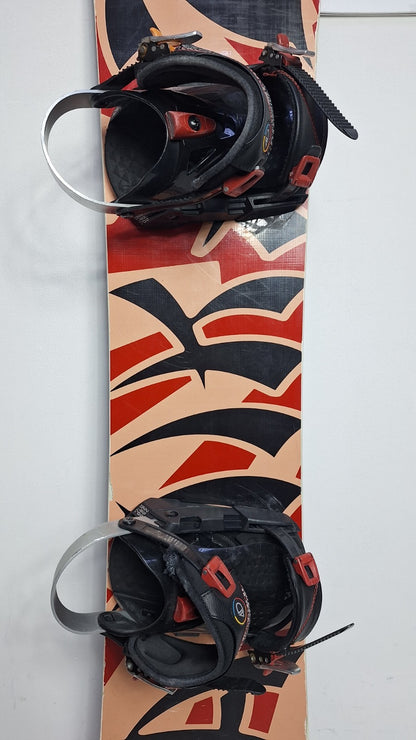 Snowboard Heli Kamikaze 147 cm + fixations HEAD Rental M Hiver Neige Aventure