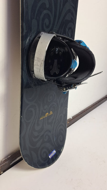 Snowboard Matrix Escape 136 cm + Attacchi HEAD Rental S Avventura sulla neve