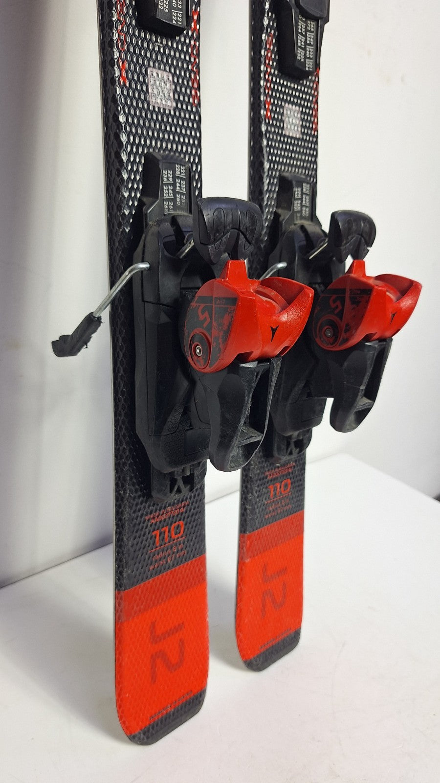 Atomic Redster J2 110 cm Ski + Atomic 4.5 Bindungen Wintersport Schneespaß