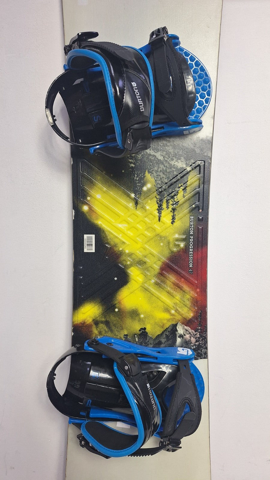 Snowboard Burton Progression 147 cm + fixations Burton S - aventure hivernale