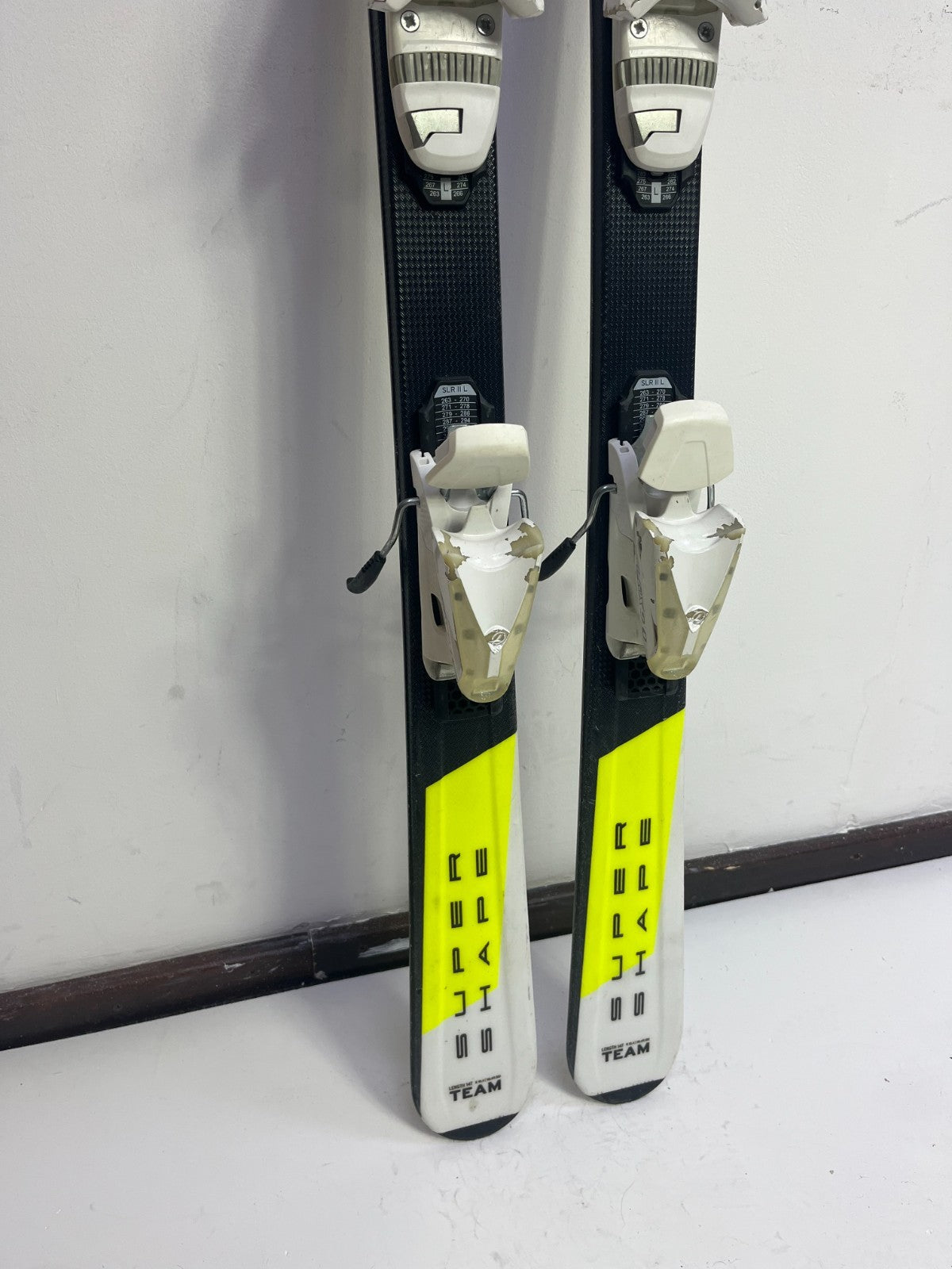 Ski HEAD SupershapeTeam R SLR2 147cm + fixations Tyrolia LRX 9, sports d’hiver et plaisir