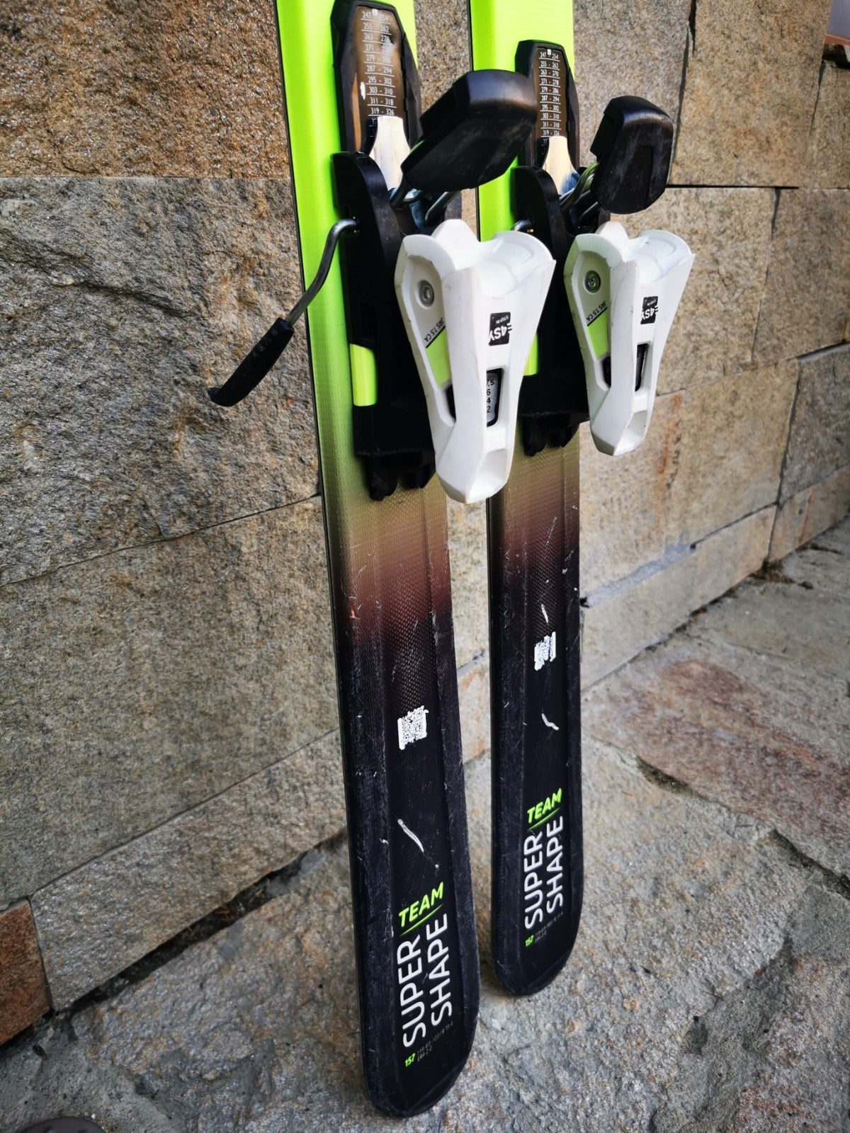 HEAD Supershape Team Easy 157cm  Ski + HEAD 7.5 Bindings  Winter Sport