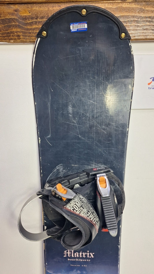 Matrix Storm 141 cm Snowboard +HEAD Rental M Bindings Snow Adventure Fun