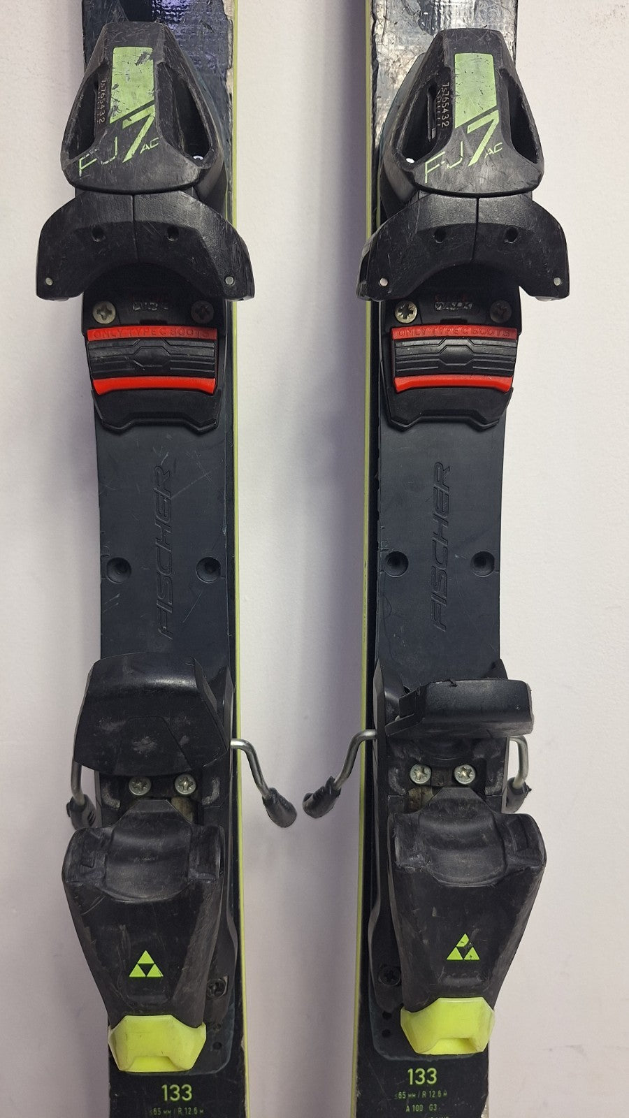 Fischer RC4 GS 133 cm Ski + Fischer 7.5 Bindungen Wintersport Schneespaß