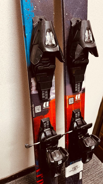 Sci Armada Bantam 120 cm + Attacchi Salomon 4.5 Sport invernali divertenti sulla neve
