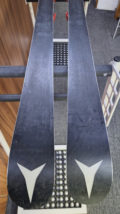 Atomic Redster G9 FIS Junior Riesenslalomski 145 cm + Atomic 7.5 Bindung Wintersport