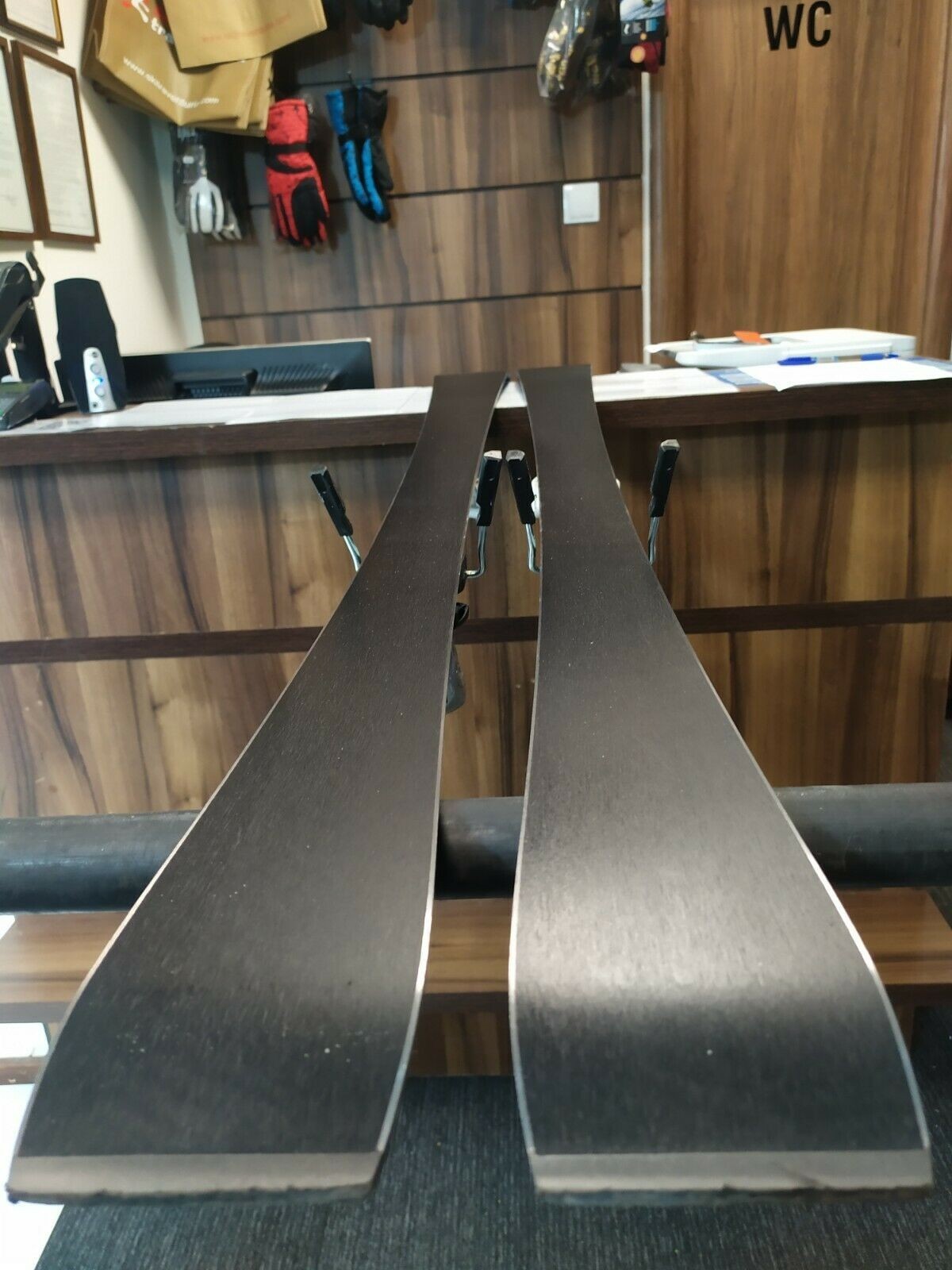 Skis Dynastar Team Pro 139 cm + fixations Salomon 9 NEUVES Ski d’hiver Plaisir