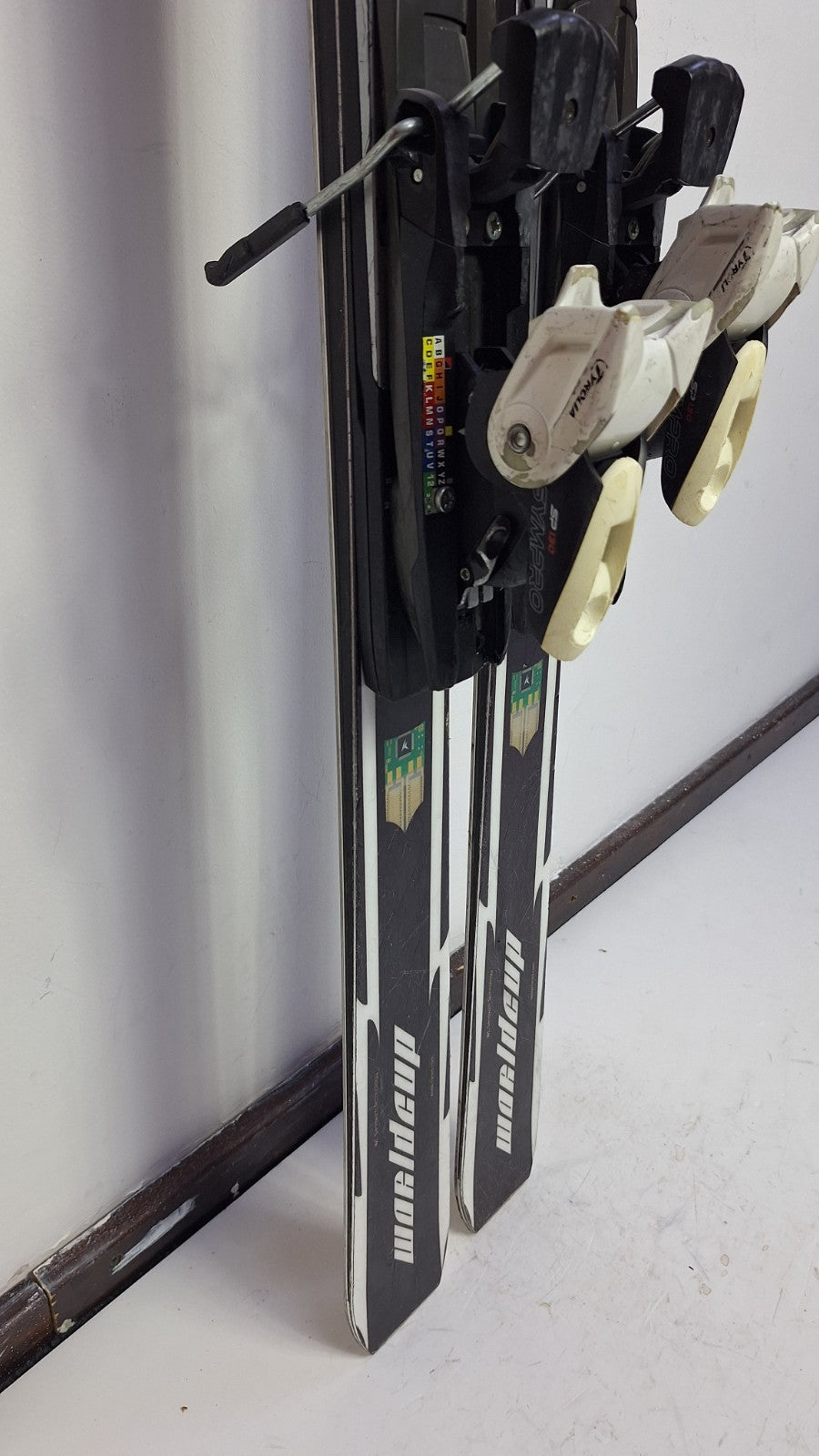 HEAD World Cup i.Speed ​​180cm Ski + Tyrolia SP13 Bindungen Wintersport