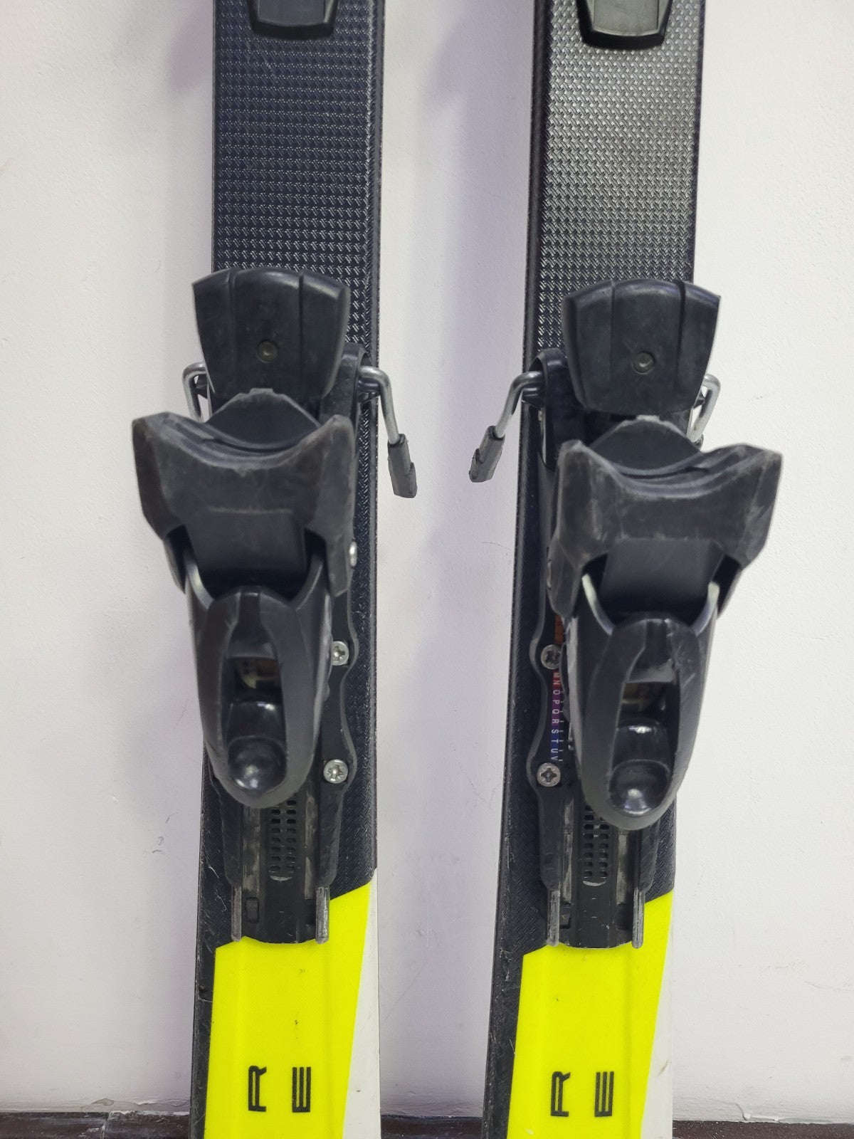 HEAD SupershapeTeam R SLR2 147cm Ski + Elan ESR 10 Bindungen Wintersportspaß