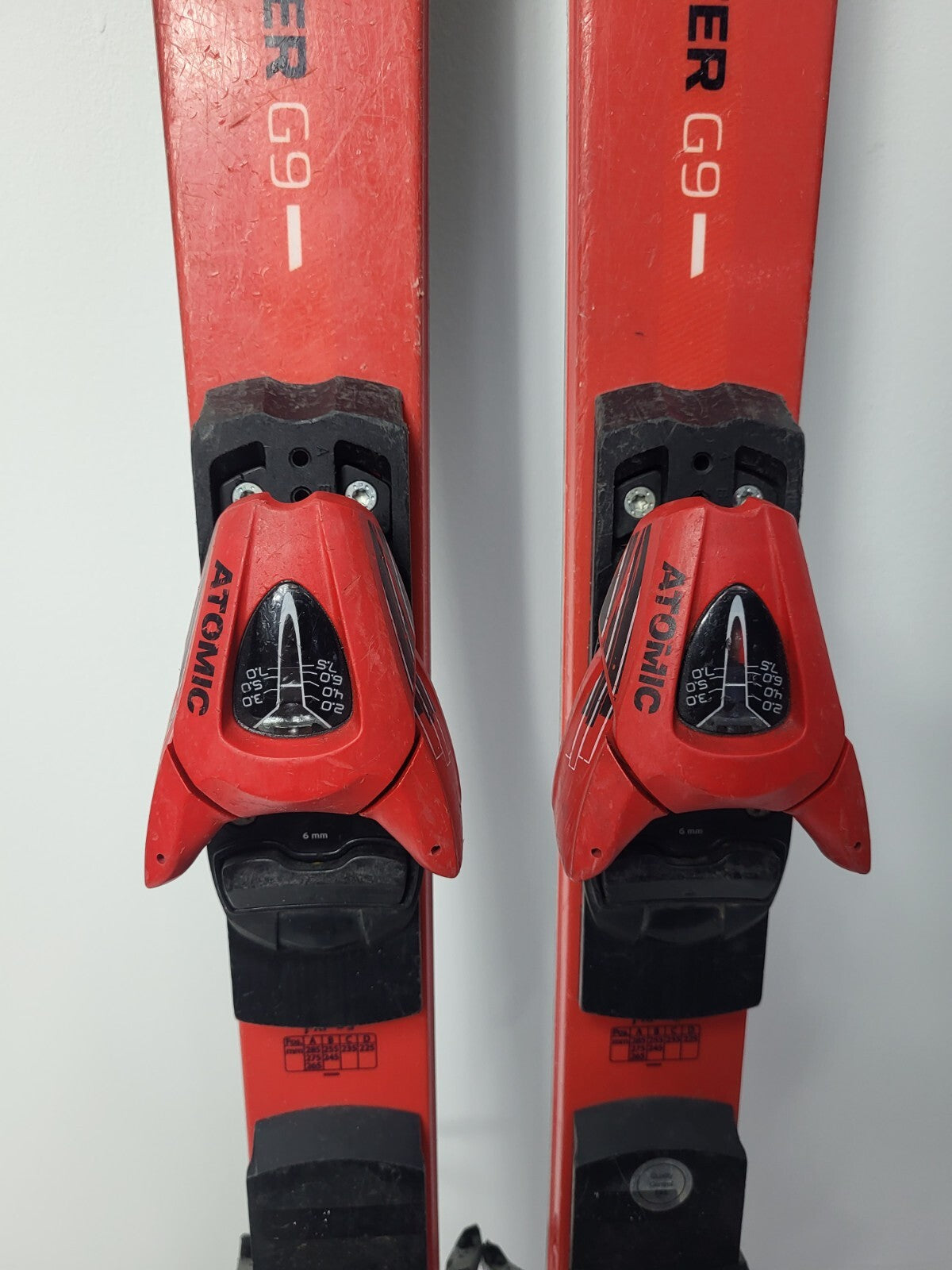 Sci Atomic Redster G9 145 cm + attacchi Atomic 7.5 Sport invernali all'aperto