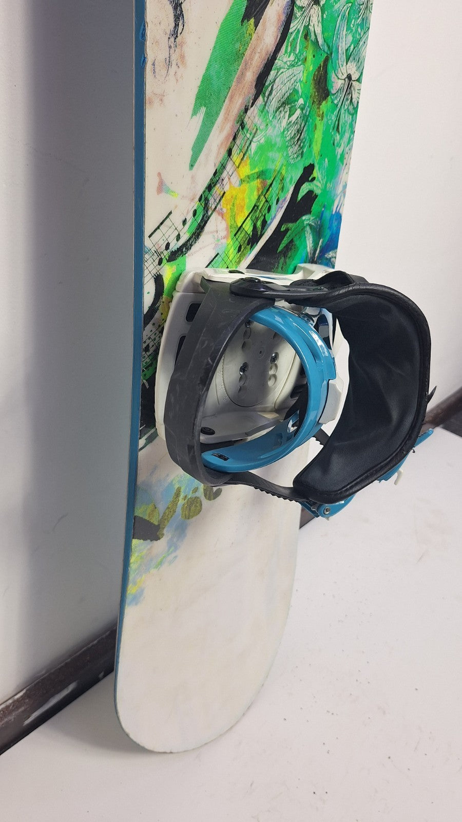 Volkl Shine 144 cm Snowboard + Volkl M Bindings  Fun Snow Winter Sport