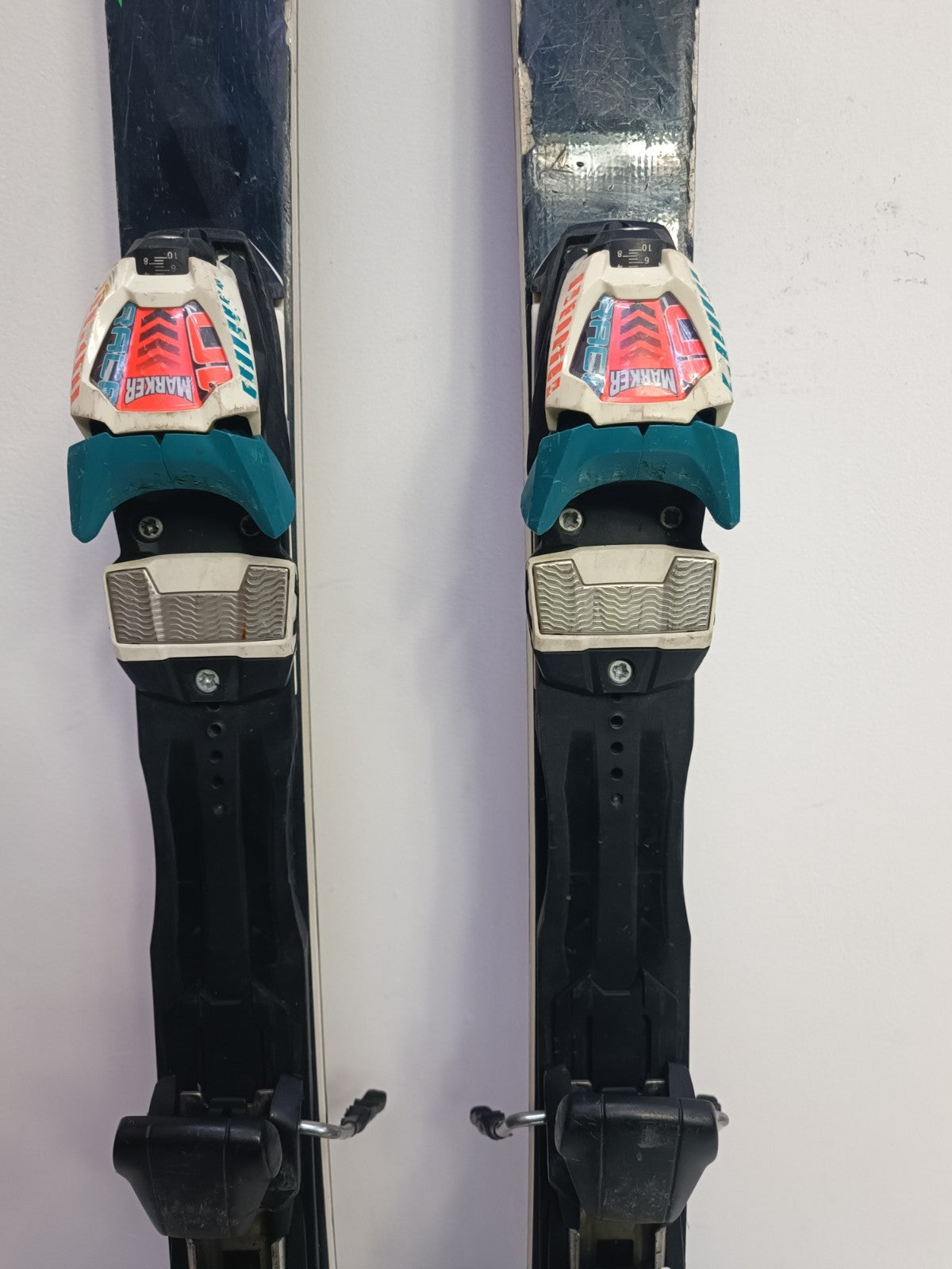 Nordica Dobermann WC SL J 136 cm Ski + fixations Marker 10 Sport et plaisir hivernal