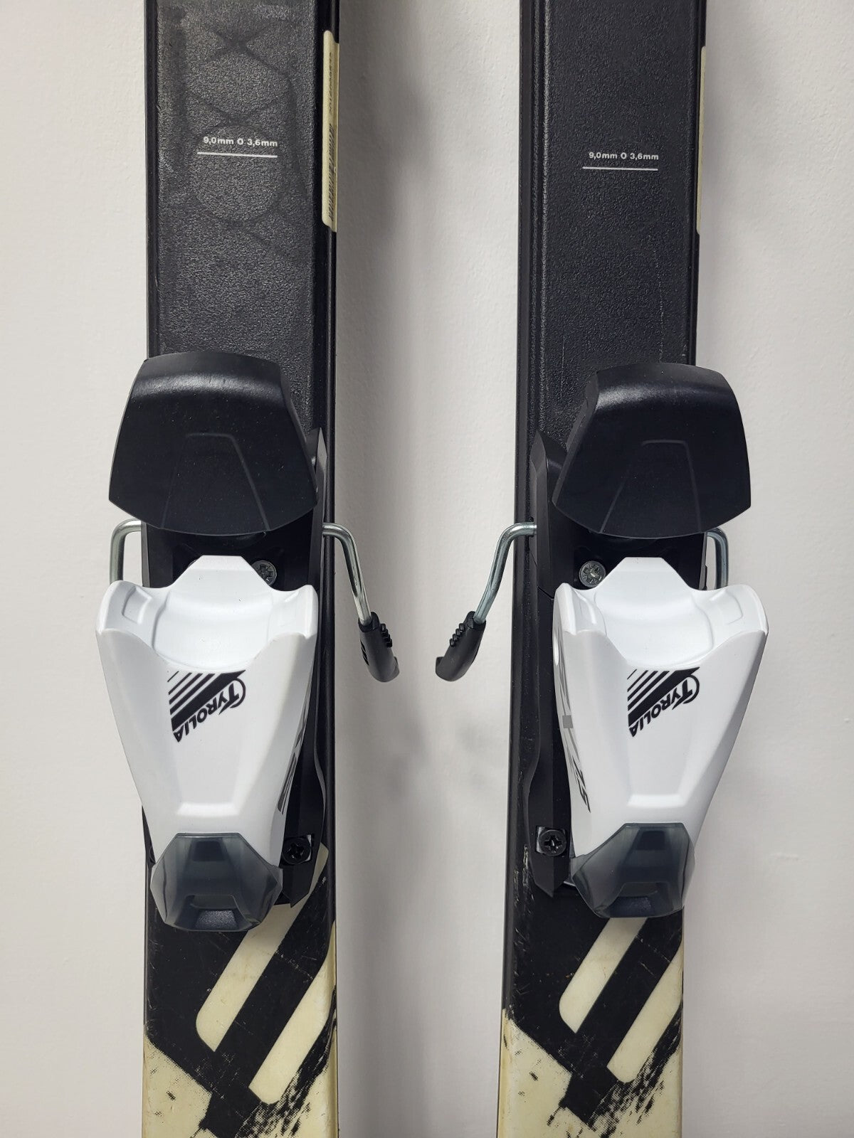 Ski Elan Exar Pro 140 cm + fixations Tyrolia 7.5 NEUVES. Sport, neige, hiver et plaisir