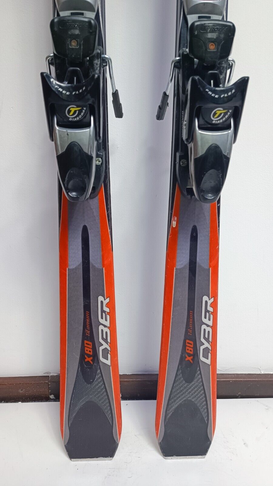 Sci HEAD Cyber ​​X80 170 cm + attacchi Tyrolia 19 All Mountain Adventure