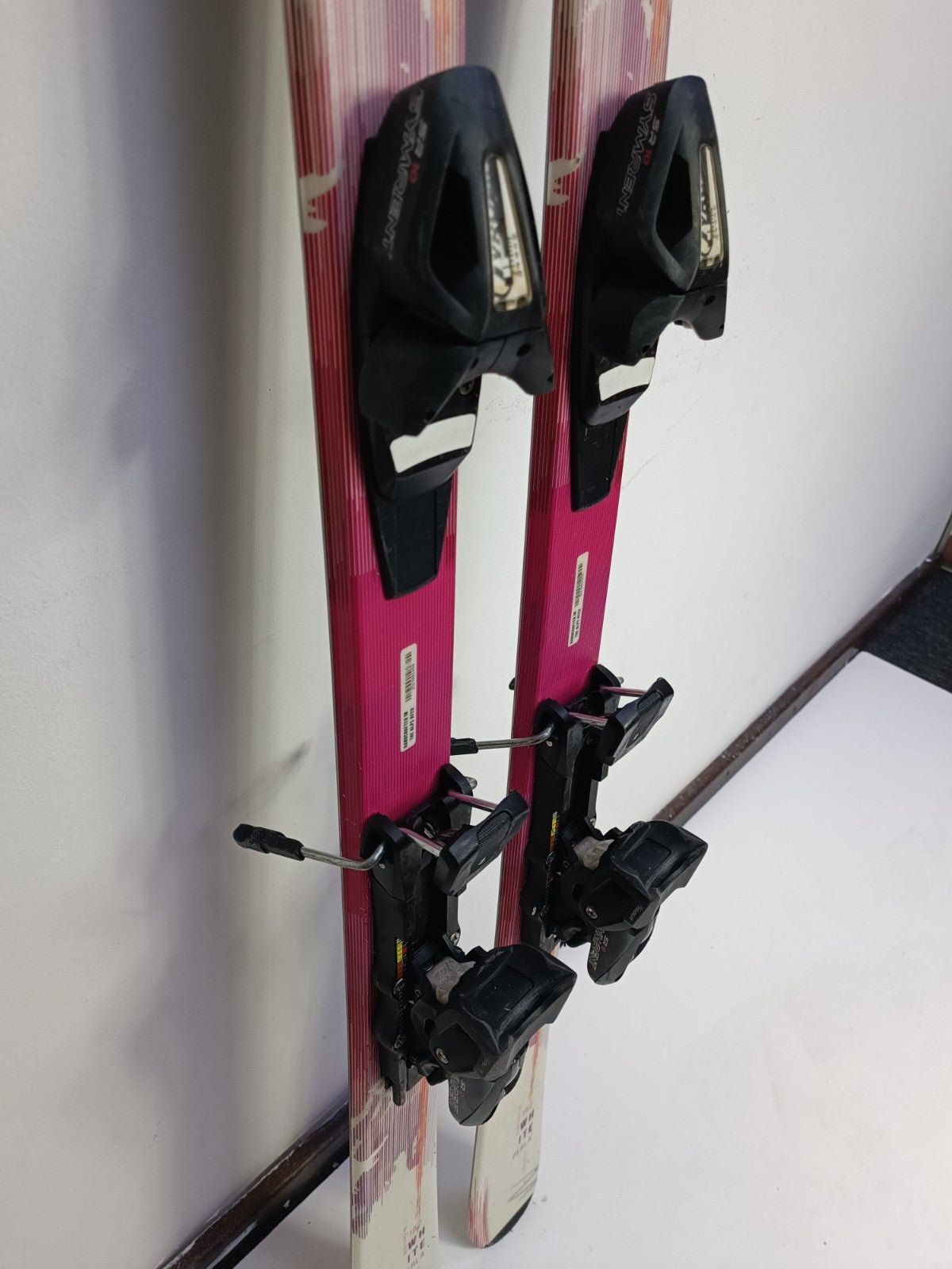 Elan White Perla 152cm Ski + Tyrolia ESR10 Bindings Winter Sport Fun