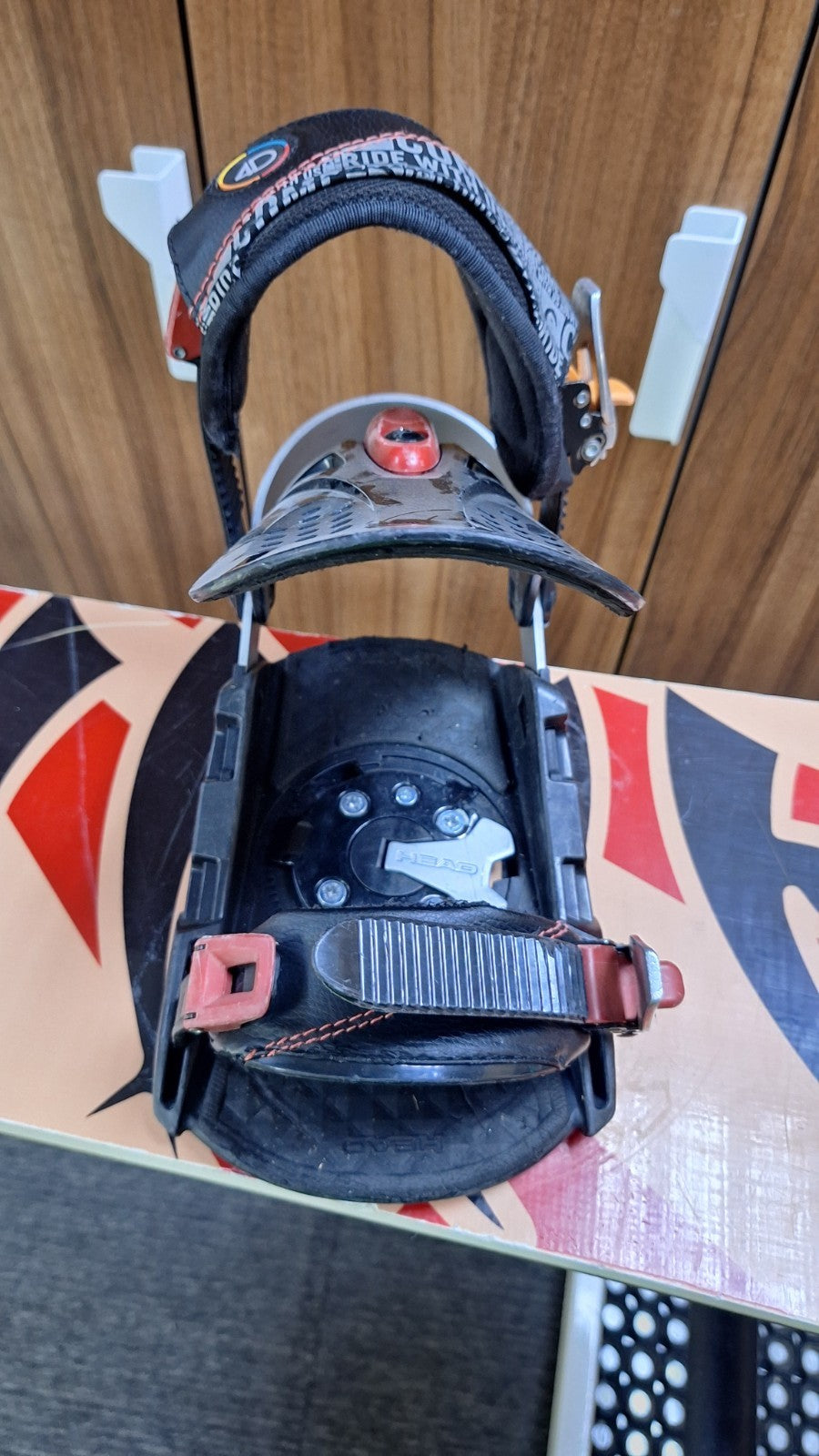 Snowboard Heli Kamikaze 147 cm + fixations HEAD Rental M Hiver Neige Aventure