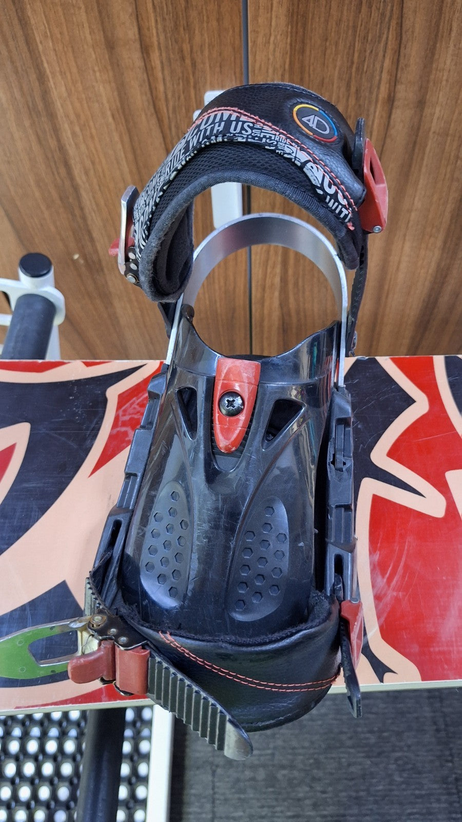 Snowboard Heli Kamikaze 147 cm + Attacchi HEAD Rental M Avventura sulla Neve Invernale
