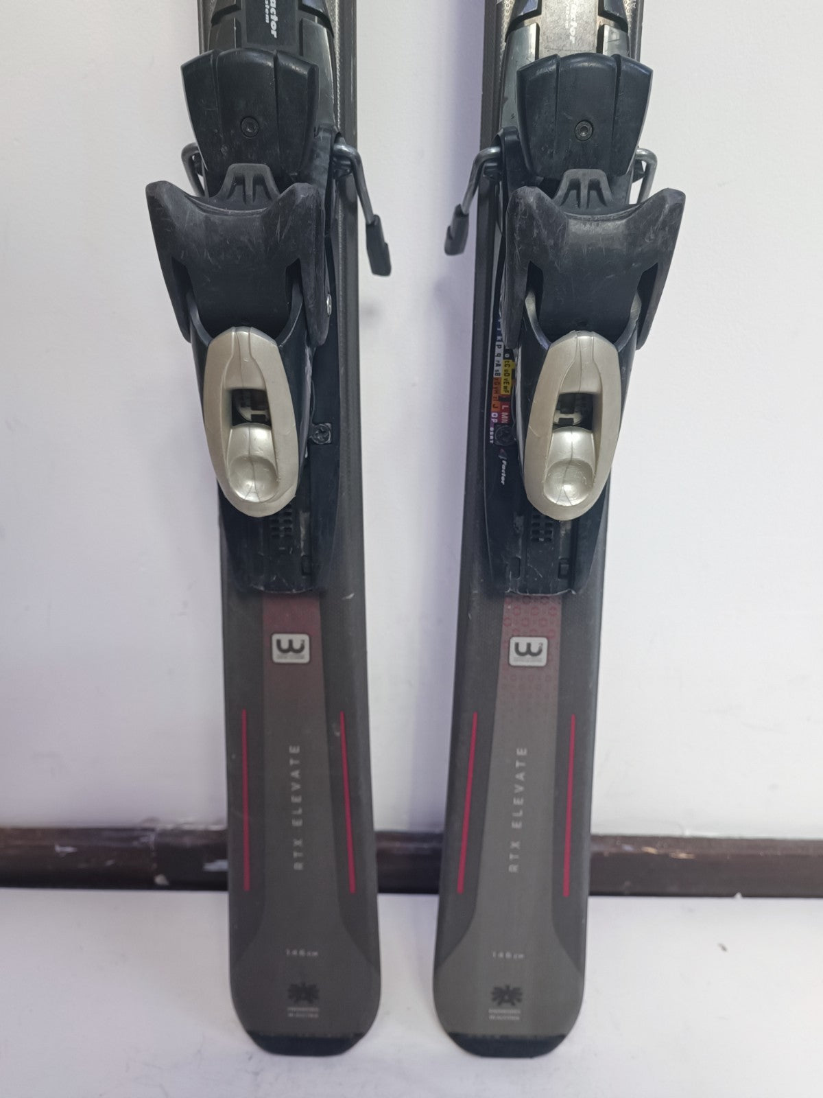 Sci Blizzard RTX Elevate 146 cm + attacchi Elan ESP 7.5 Sport invernali sulla neve