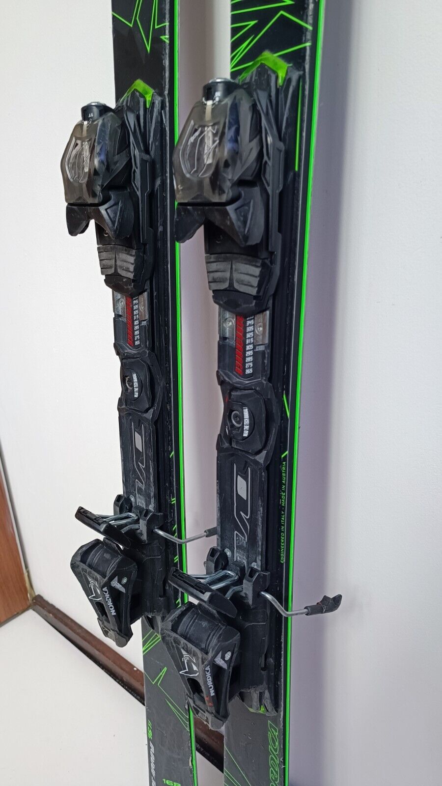 Nordica Fire Arrow 76 168cm Sci + Attacchi Nordica 10 Divertimento Sportivo Invernale