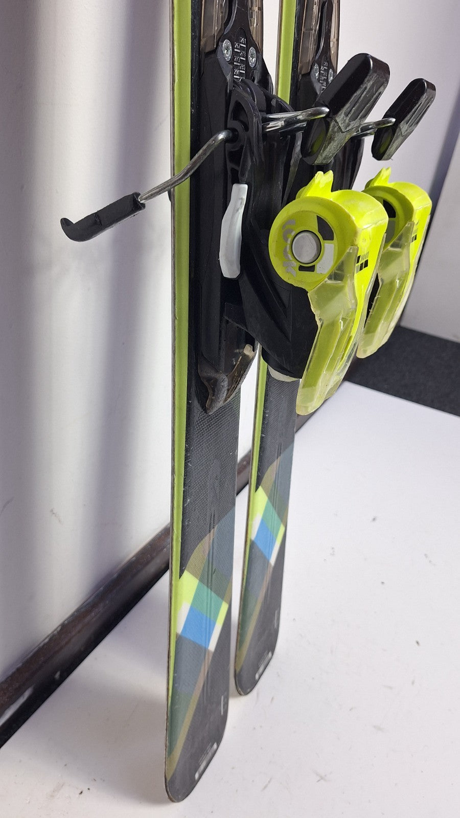 Rossignol Famous 2 149cm Skis + Look 10 Bindings Winter Fun Snow