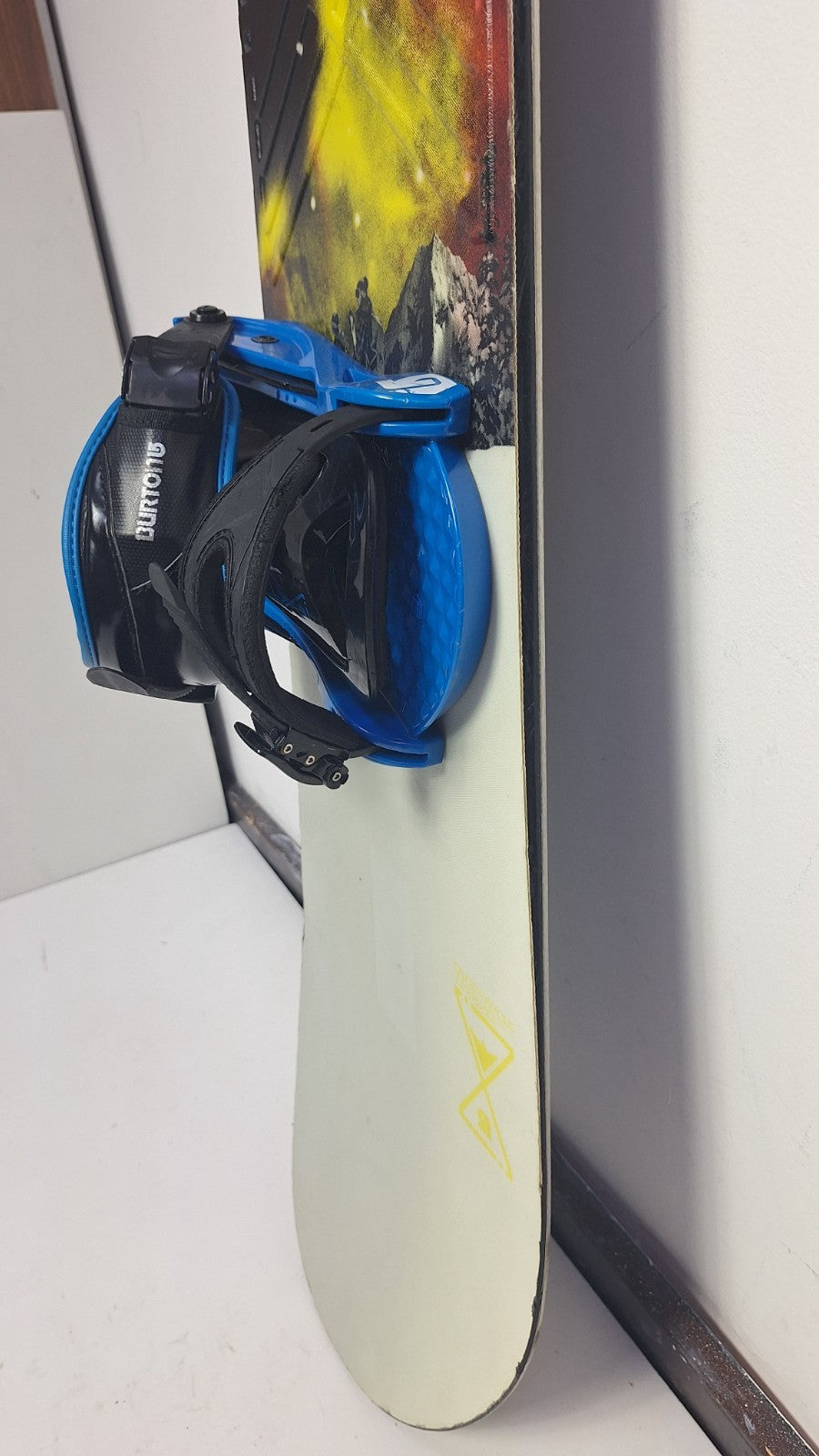 Snowboard Burton Progression 147 cm + fixations Burton S - aventure hivernale