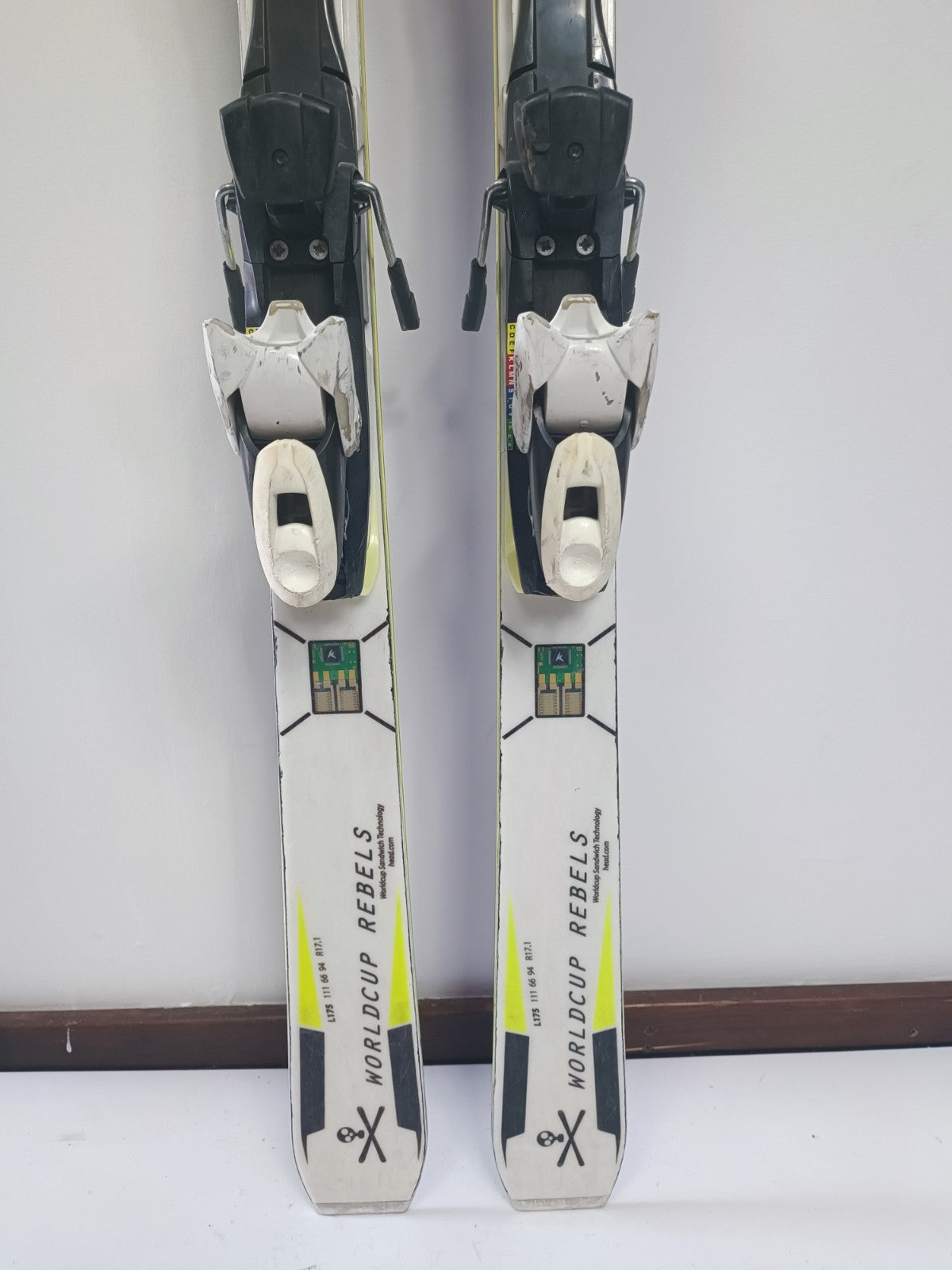HEAD World Cup i.Speed ​​175 cm Ski + Tyrolia SP13 Bindungen Wintersport